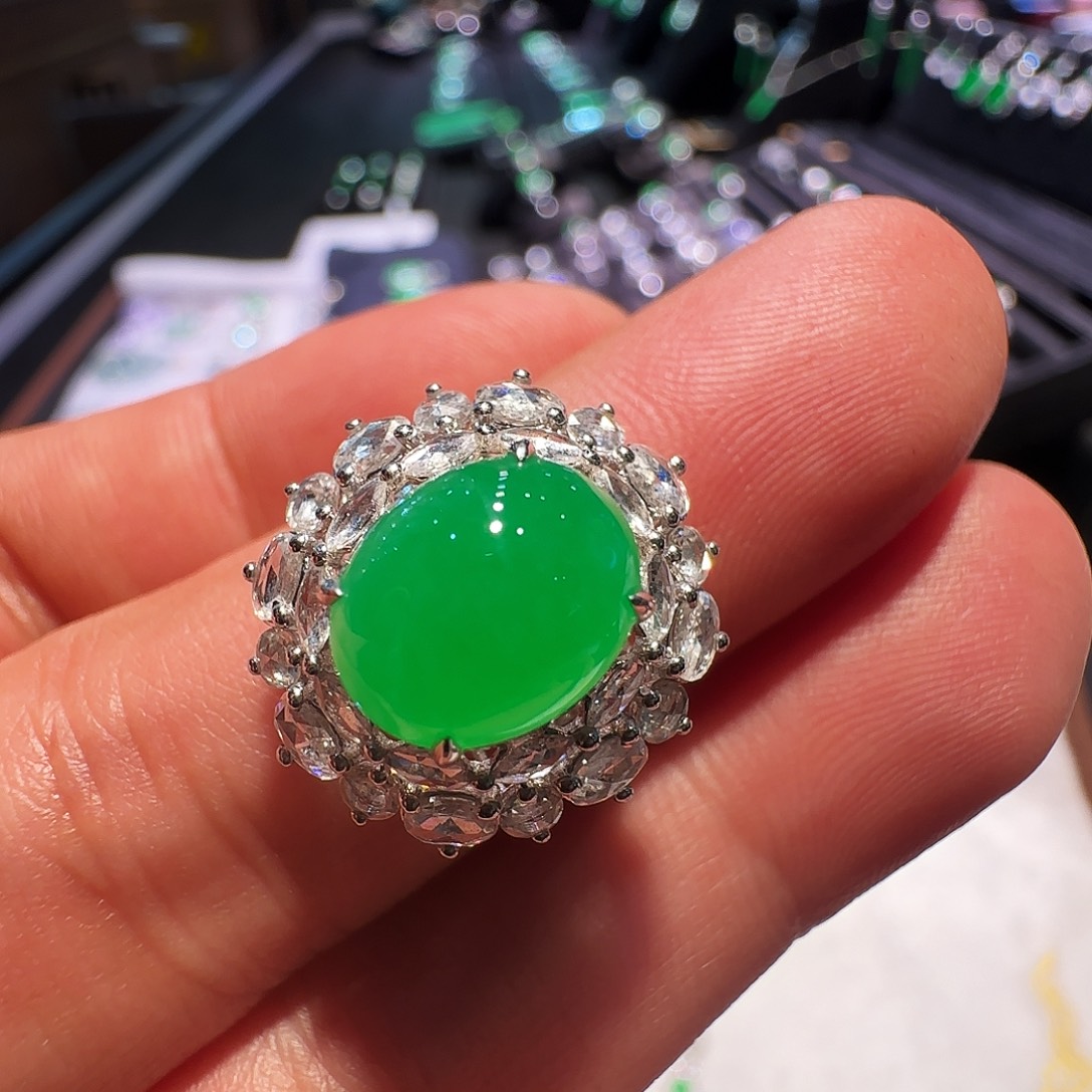 翡翠18K金镶嵌耳饰