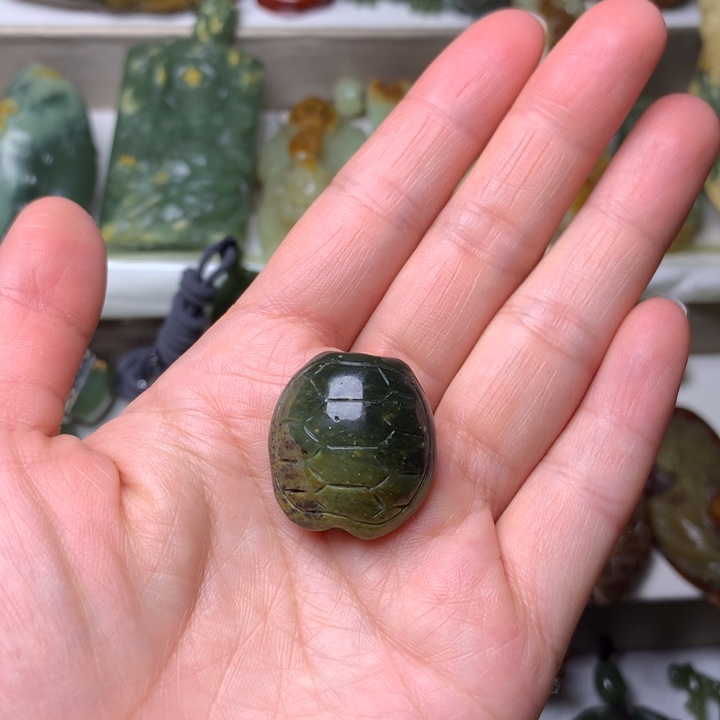 岫岩河磨玉（透闪石质玉）吊坠未镶嵌