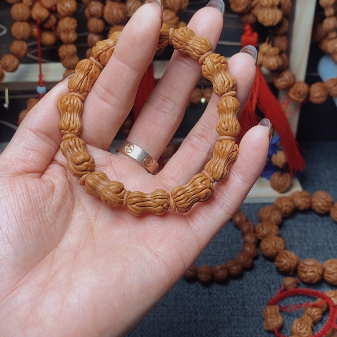 桃核吊坠龙纹桃枭