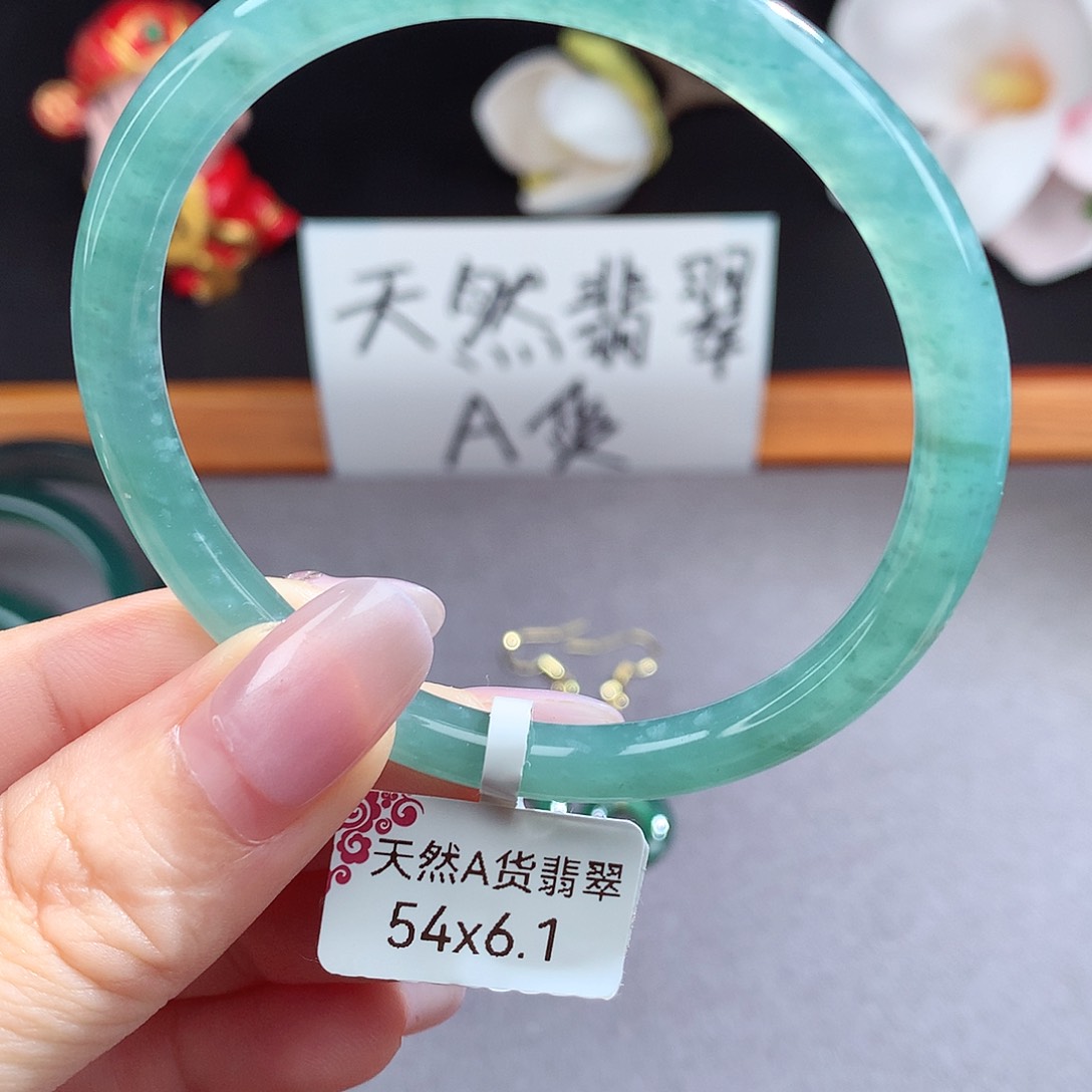 翡翠手镯（圆镯）未镶嵌