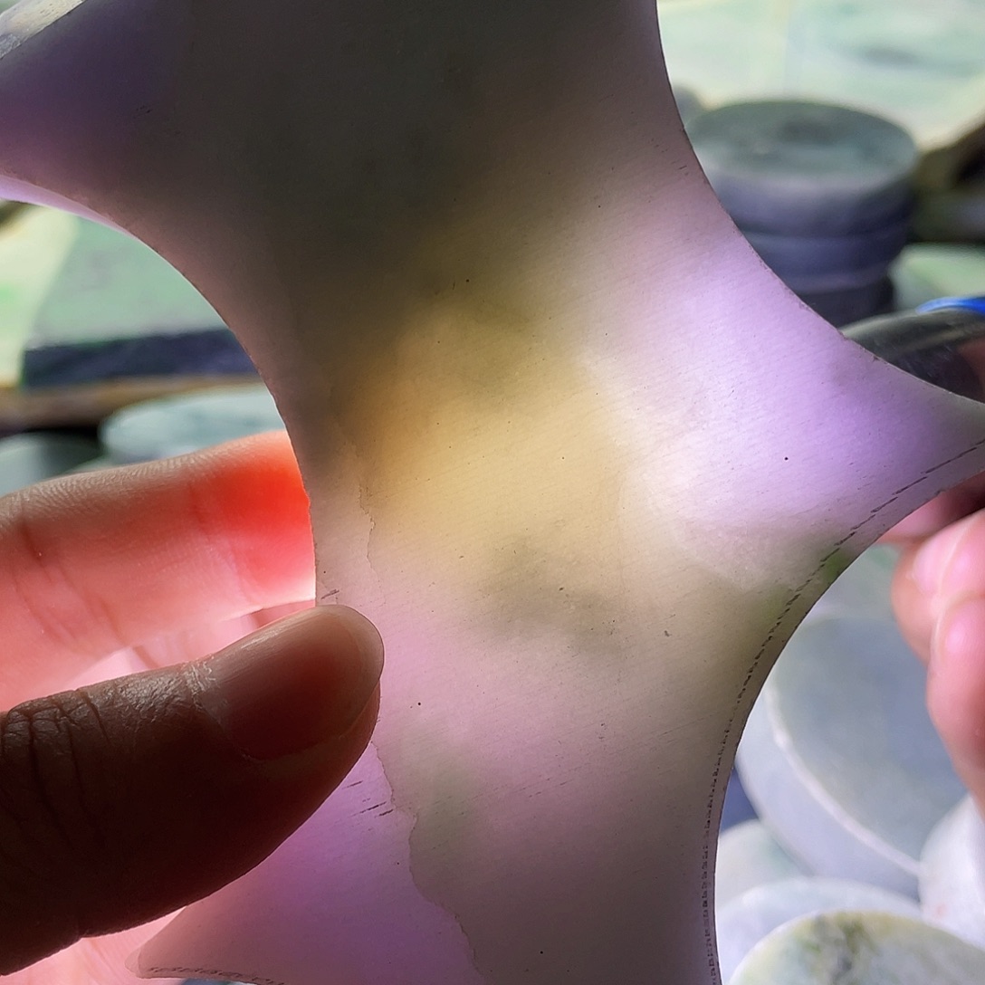 翡翠未镶嵌颈饰毛料19