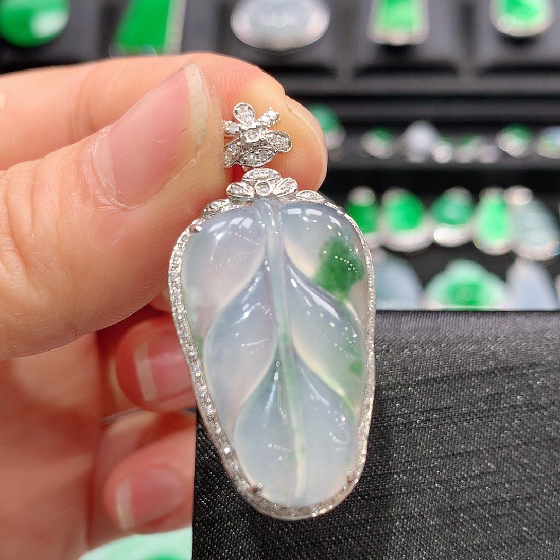 翡翠18K金镶嵌颈饰叶子