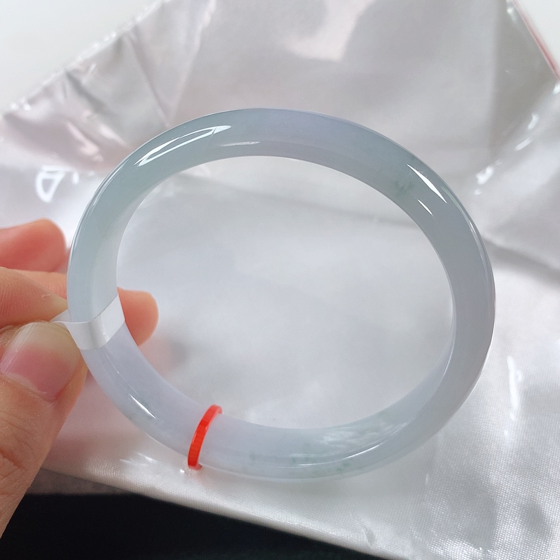 翡翠手镯未镶嵌?**运 贵妃