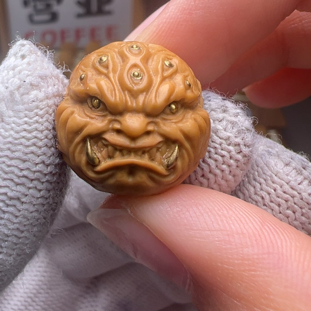 猴头核桃把件镶嵌款九目獠牙18左右尺寸全品有正常封口线