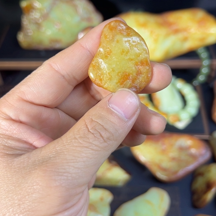 岫岩河磨玉（透闪石质玉）颈饰未镶嵌大**泊