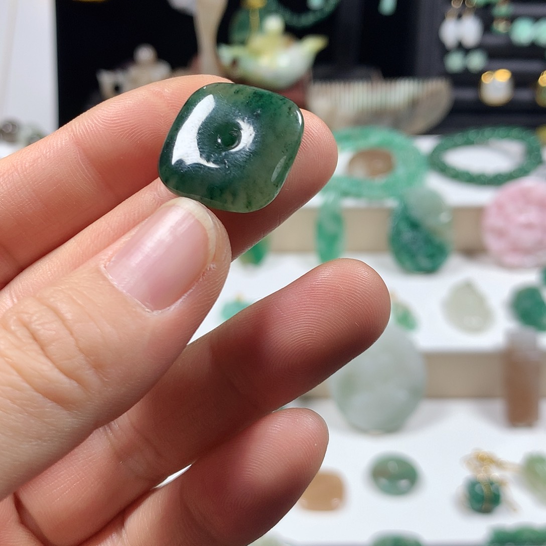 未镶嵌独山玉颈饰