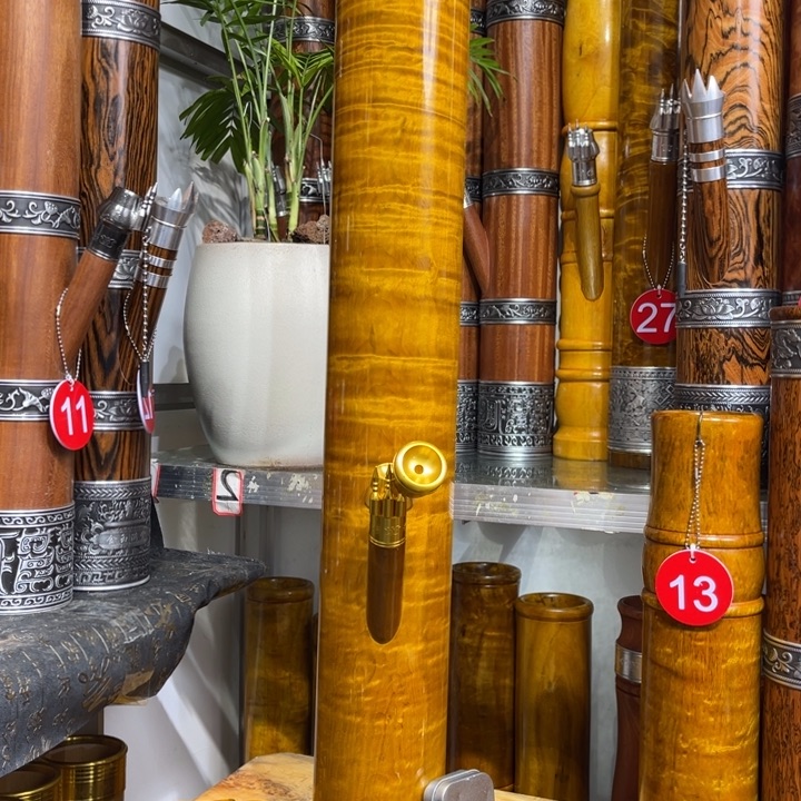 *****有机玻璃缅甸金丝楠木实木的整木抽空大号水桶。