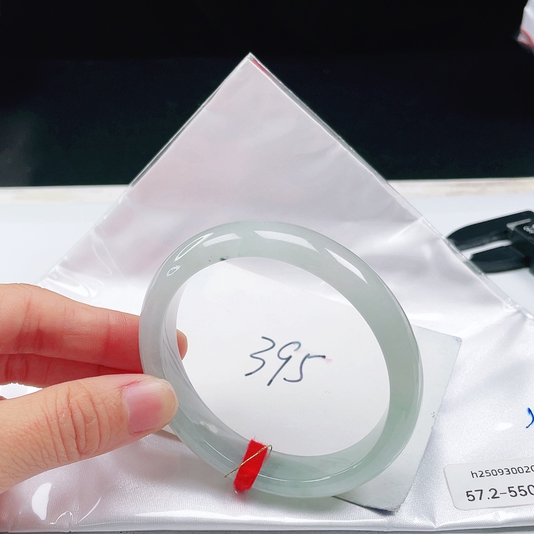 翡翠未镶嵌手镯57+贵妃