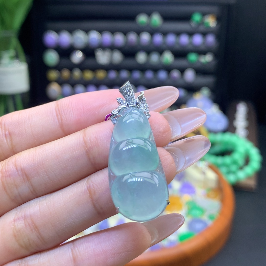 翡翠18K金镶嵌颈饰