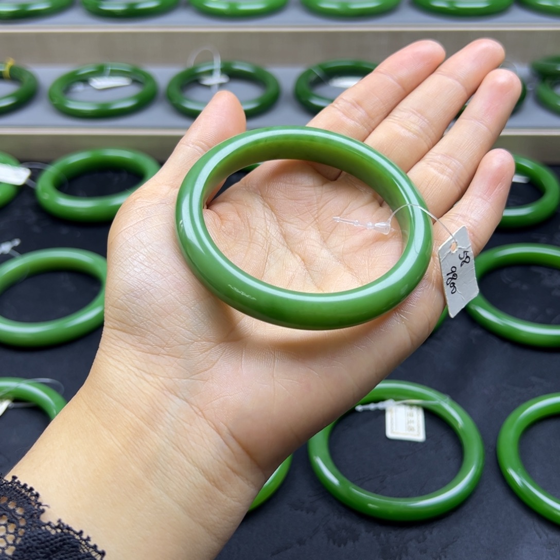 和田玉（碧玉）未镶嵌手镯