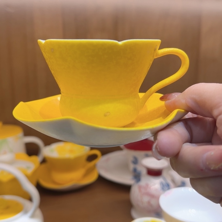猫***儿茶杯里的茶真的太好吃
