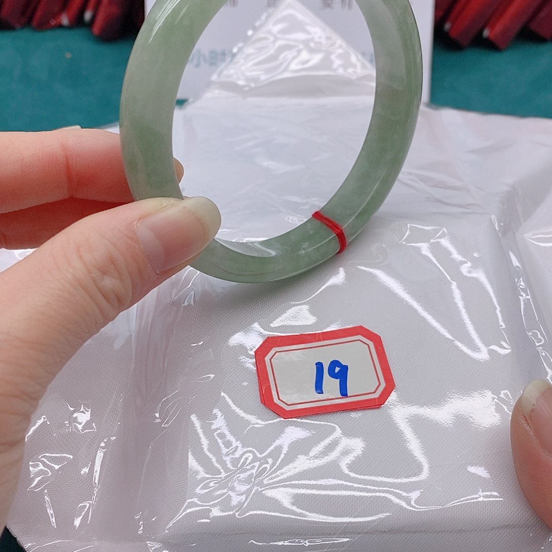 翡翠手镯未镶嵌用****8199999999