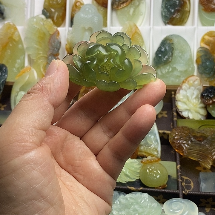 蛇纹石玉未镶嵌颈饰