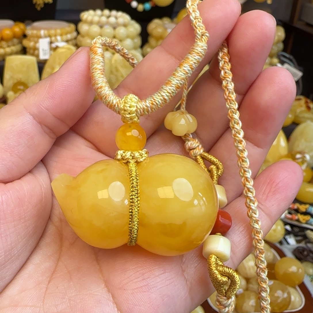 琥珀未镶嵌套链天然鸡油黄蜜蜡葫芦吊坠