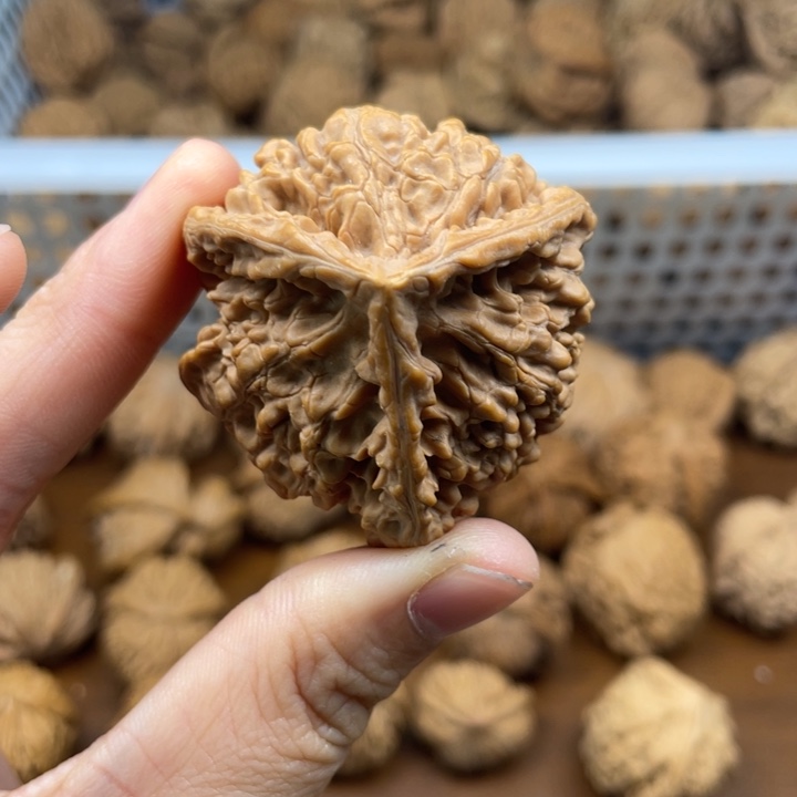 是***辰文玩核桃吊坠官帽