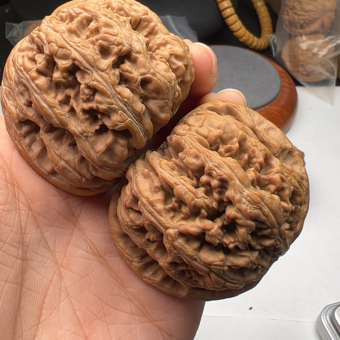 文玩核桃吊坠鹰**空粗筋