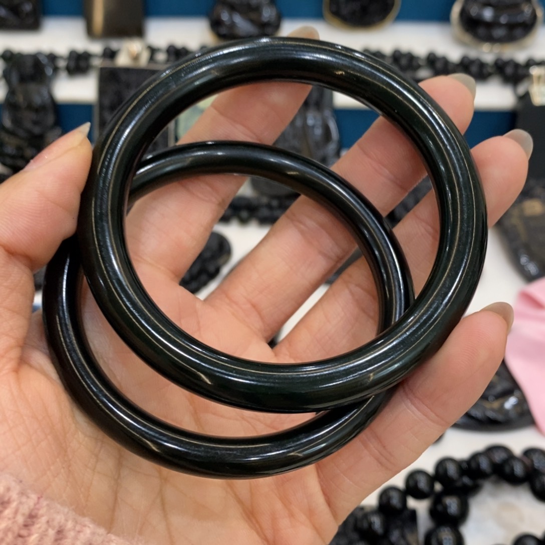 C***O蛇纹石玉未镶嵌手镯