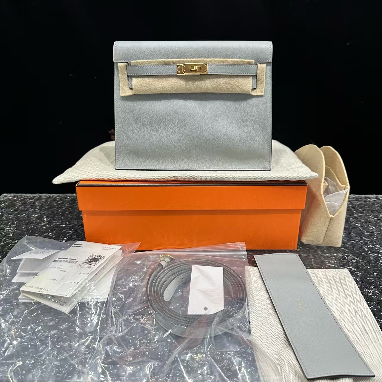 全新未使用 Hermes/爱马仕 kelly danse 雾霾蓝ec 皮 金扣 Z刻盒