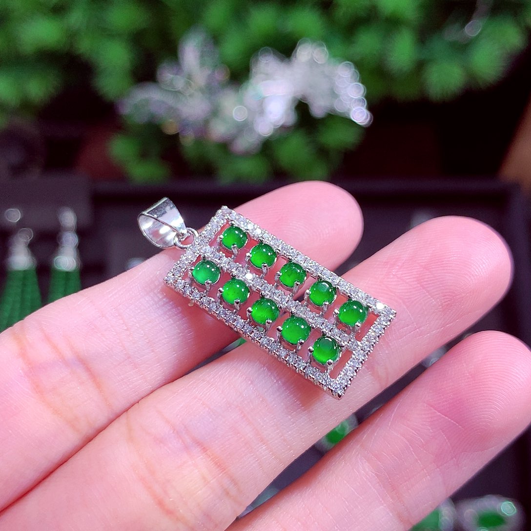 颈饰未镶嵌翡翠天然