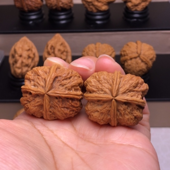 文玩核桃把件磐石四楞32