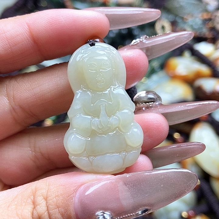 和田玉颈饰未镶嵌微瑕