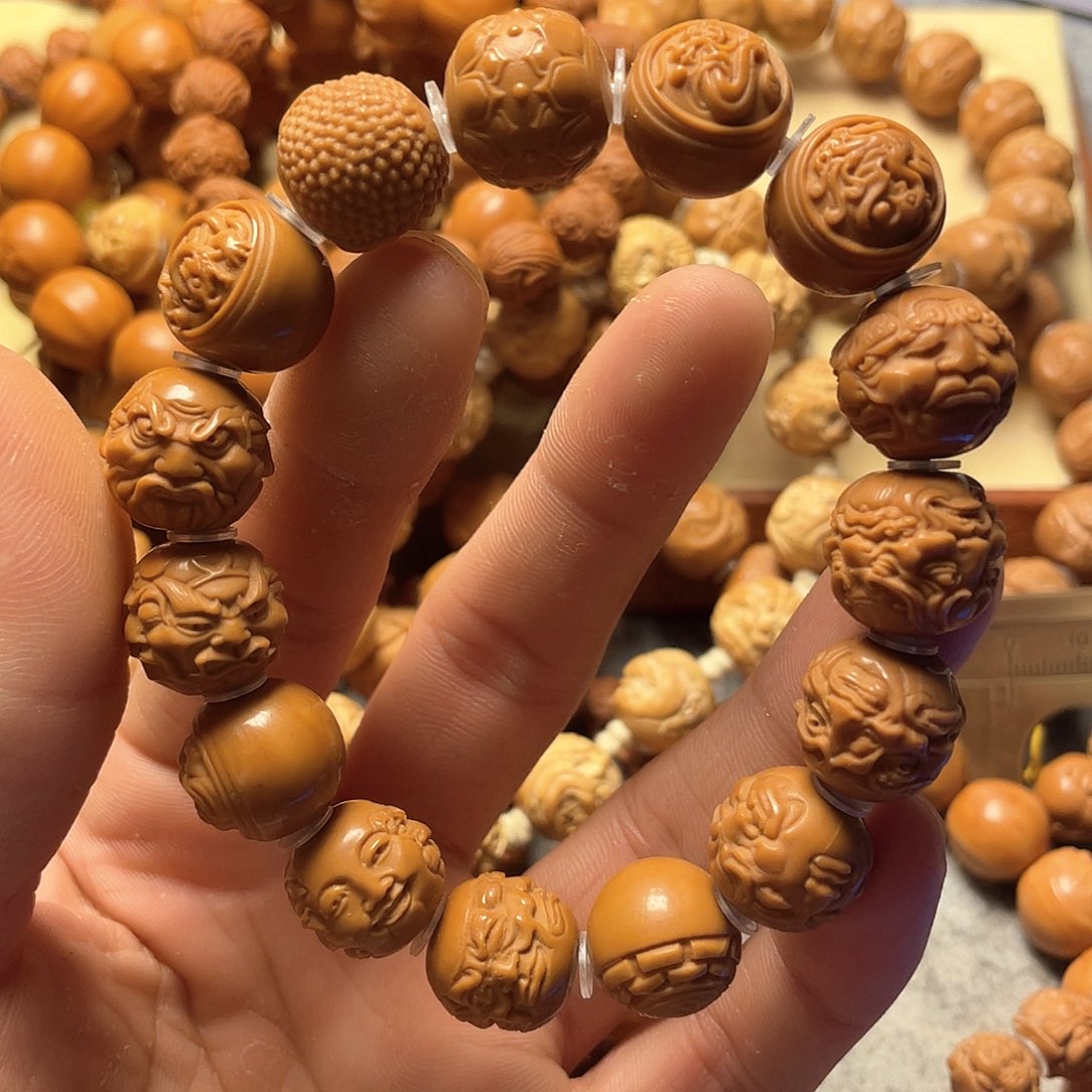 猴头核桃雕刻四面罗汉