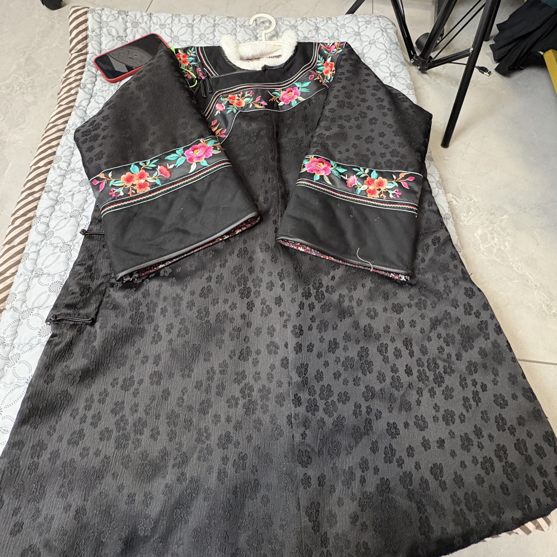 名族风绕肩刺绣上衣冬款