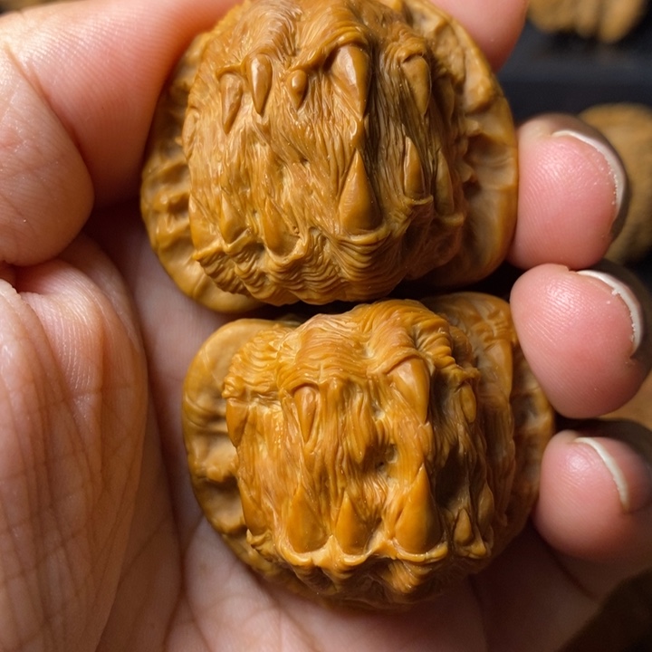 文玩核桃把件吞噬