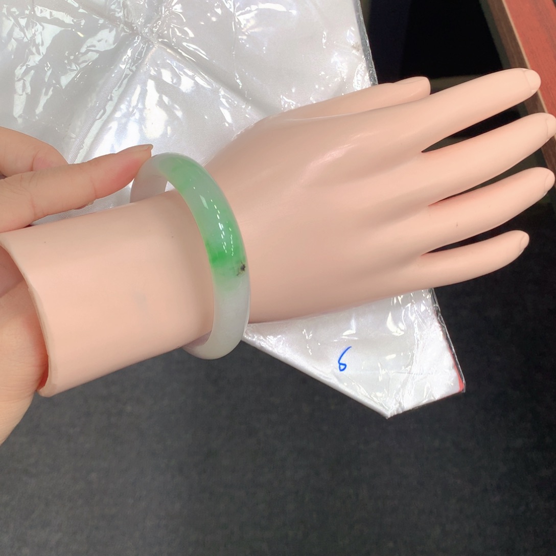 翡翠未镶嵌手镯贵妃