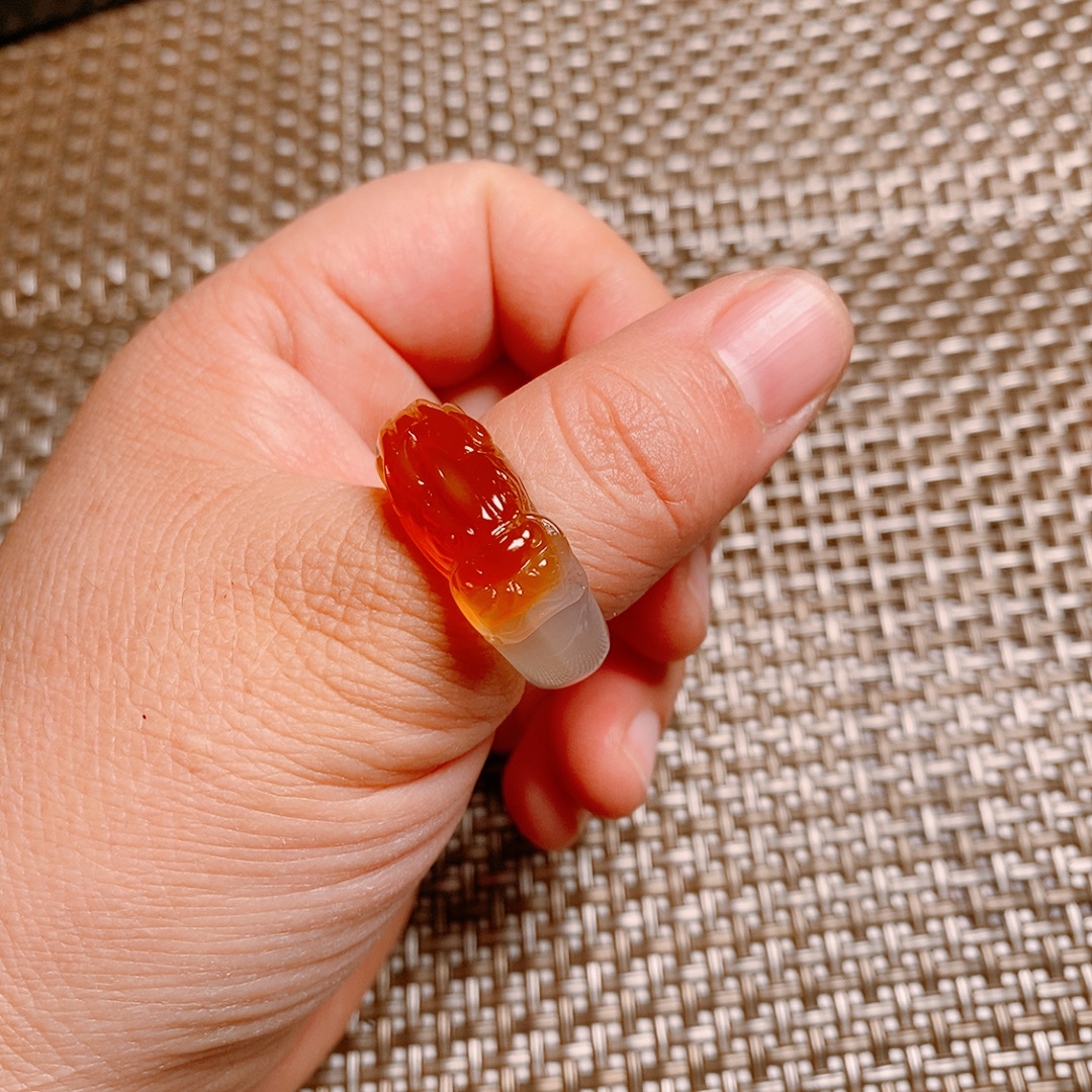 天然玛瑙材质俏色生肖龙戒指男女同款玛瑙扳指圈口22大尺寸戒指