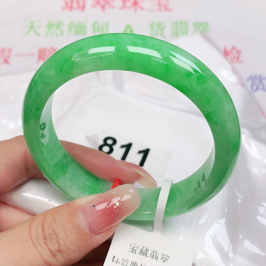 翡翠手镯未镶嵌抖音811