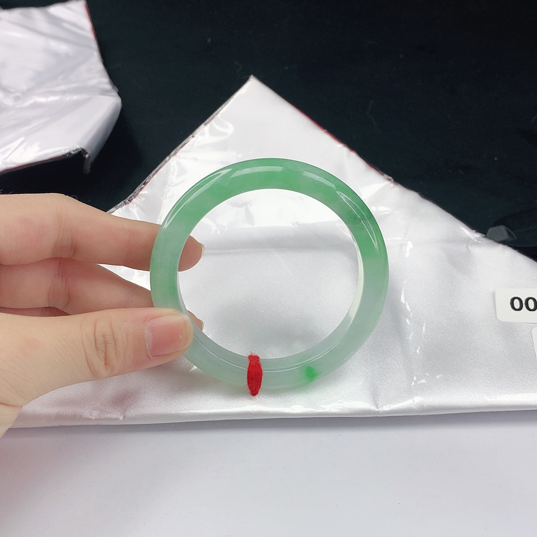 翡翠手镯未镶嵌翡翠310