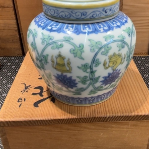 杯斗彩八宝纹天字盖罐