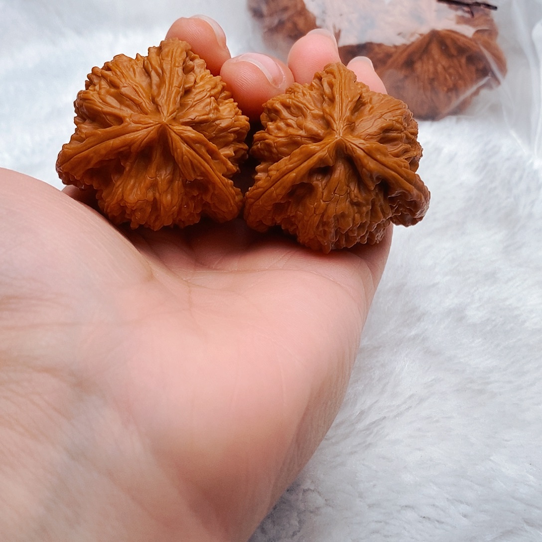 笑***笑文玩核桃吊坠三棱