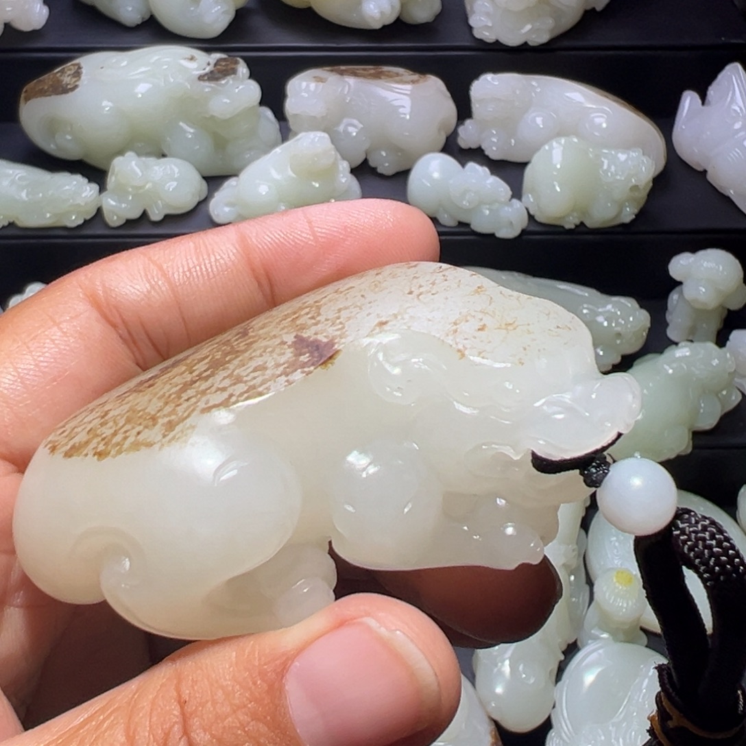 梦***真和田玉未镶嵌颈饰