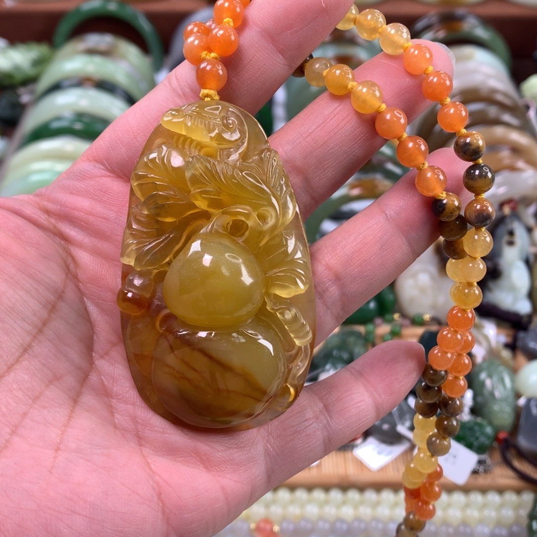 岫玉未镶嵌颈饰吊坠