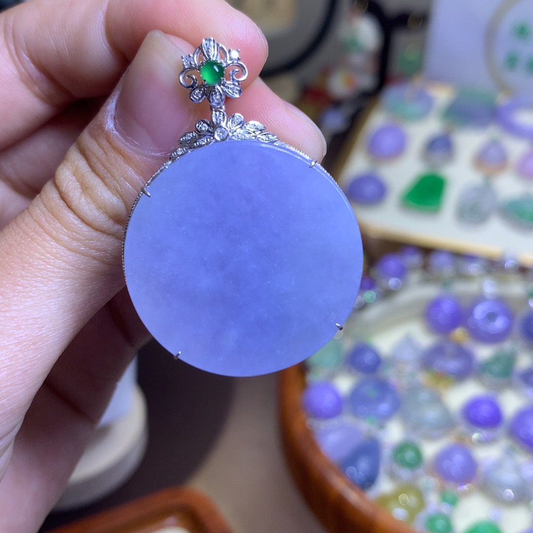 翡翠18K金镶嵌颈饰翡翠