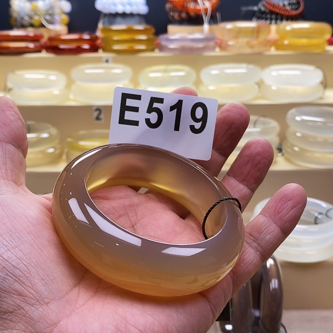 玛瑙/玉髓手镯未镶嵌迪*?