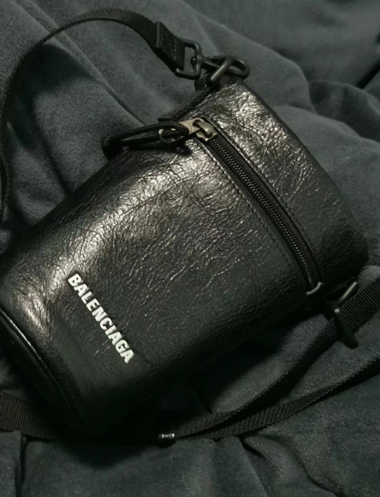 95新 Balenciaga/巴黎世家 黑色全皮水桶包 10cm 14158887