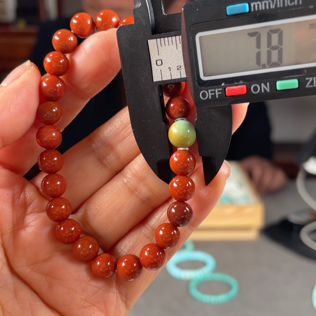 南红玛瑙手串未镶嵌小*猫