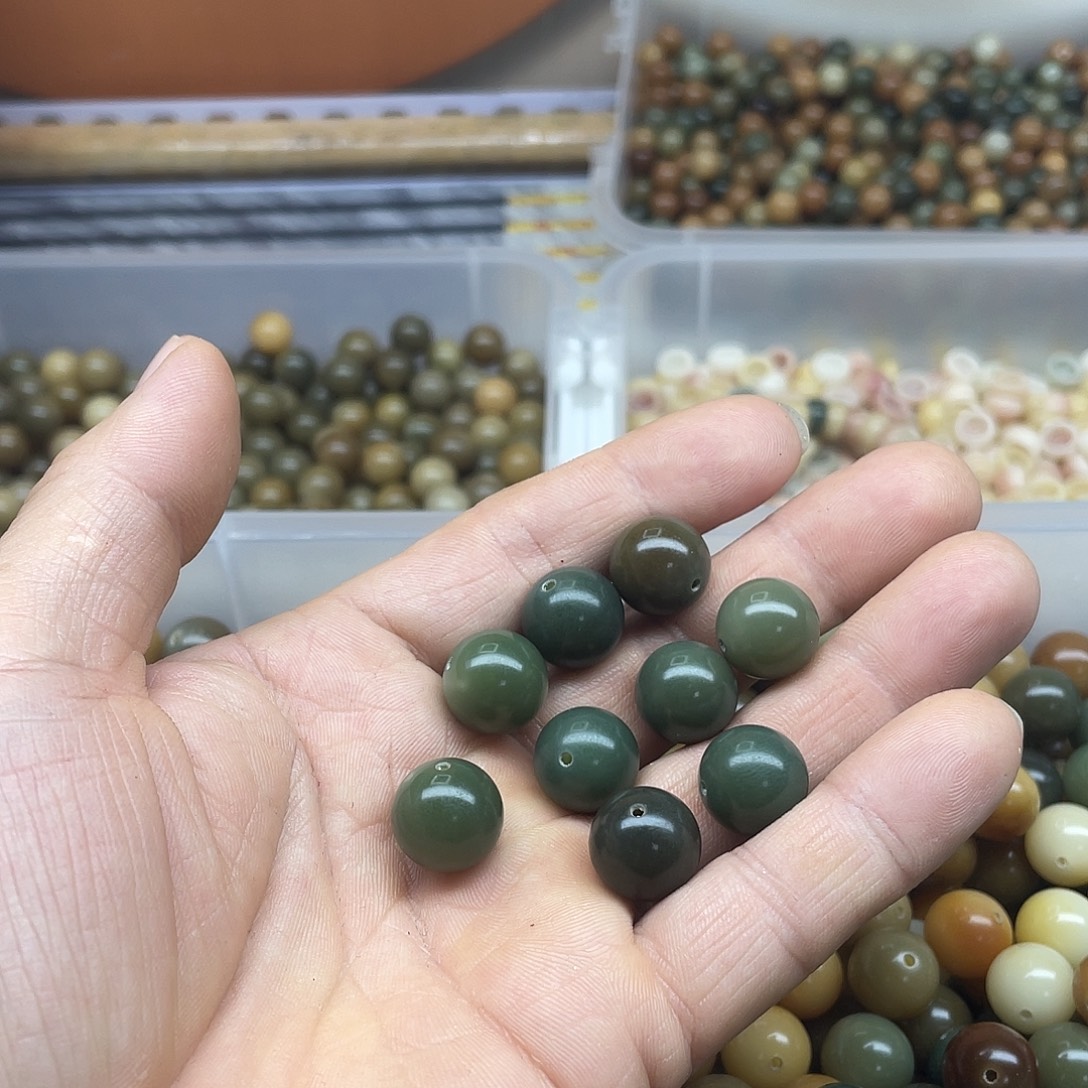 小***猫白玉菩提吊坠14精品绿圆100颗
