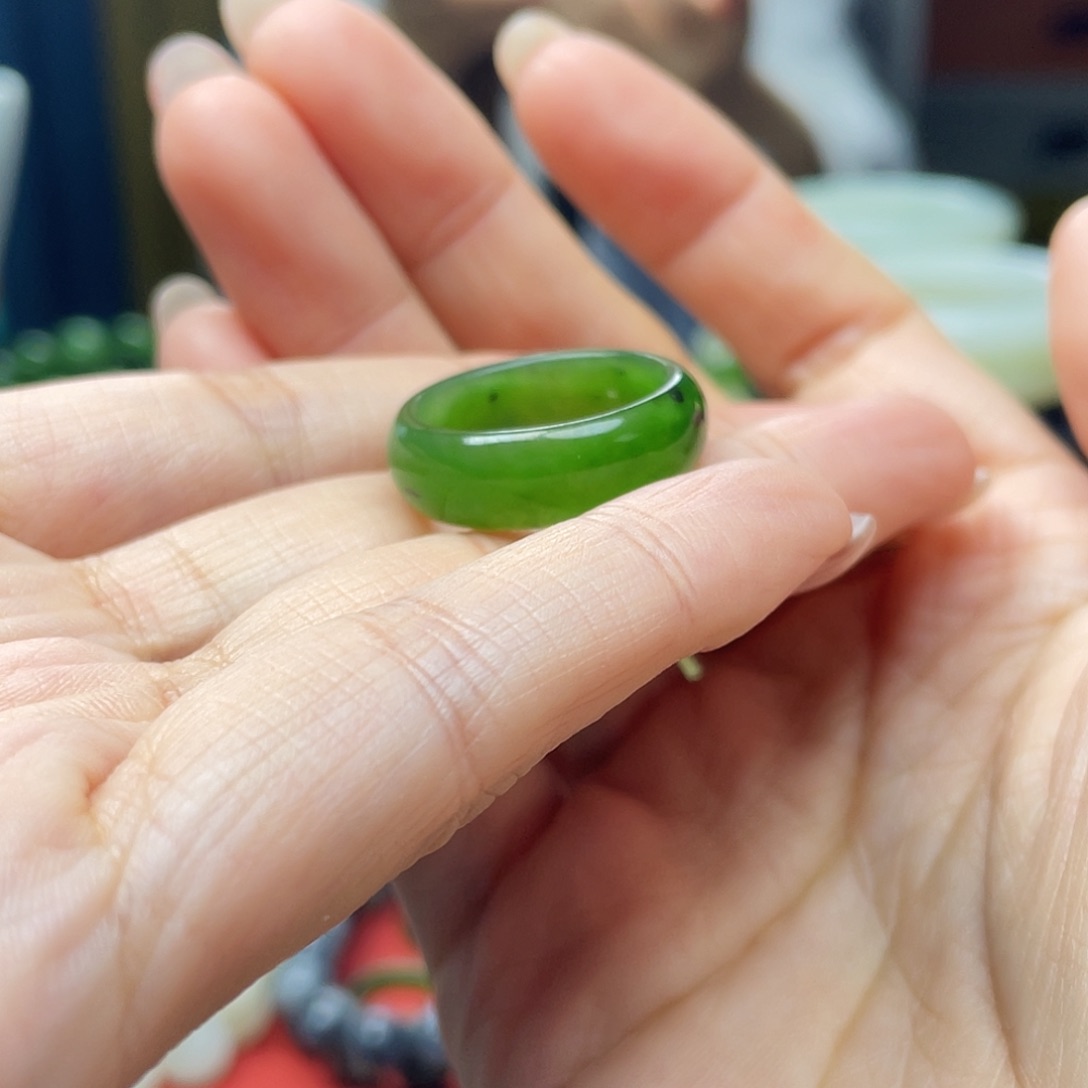 未镶嵌戒指和田玉