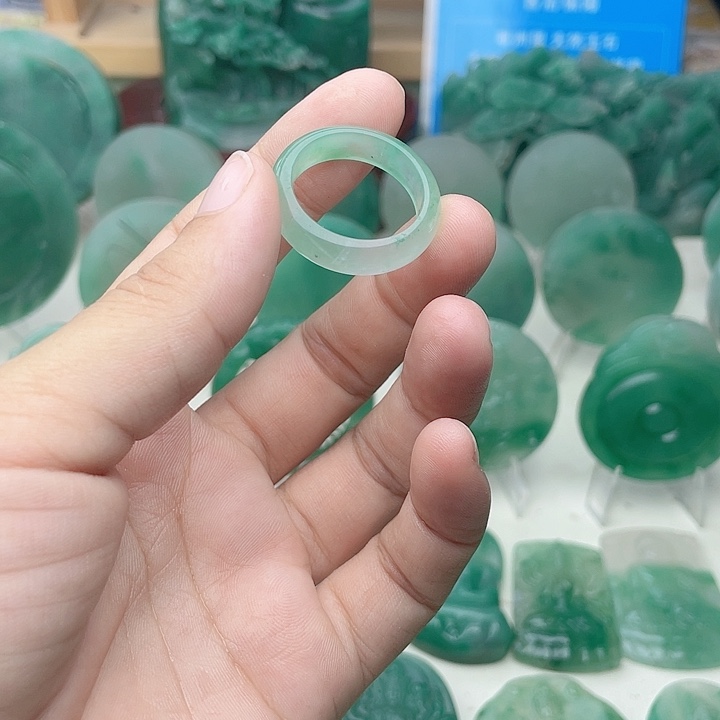 颈饰未镶嵌石英质玉