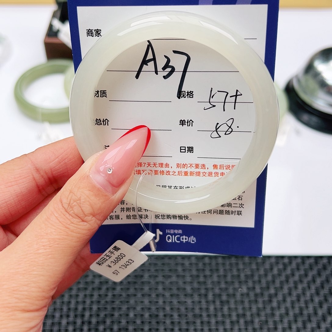 和田玉手镯未镶嵌ᰔ*?