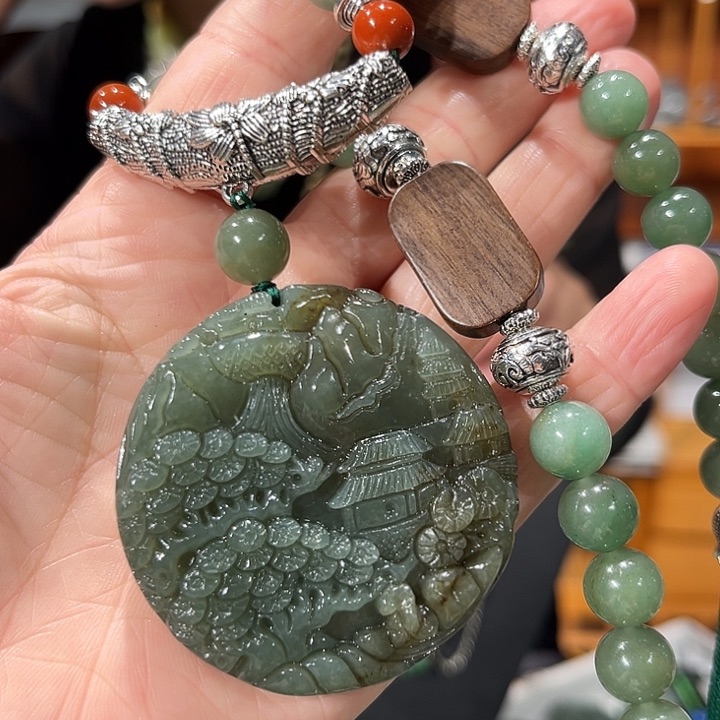 颈饰未镶嵌和田玉（糖玉）