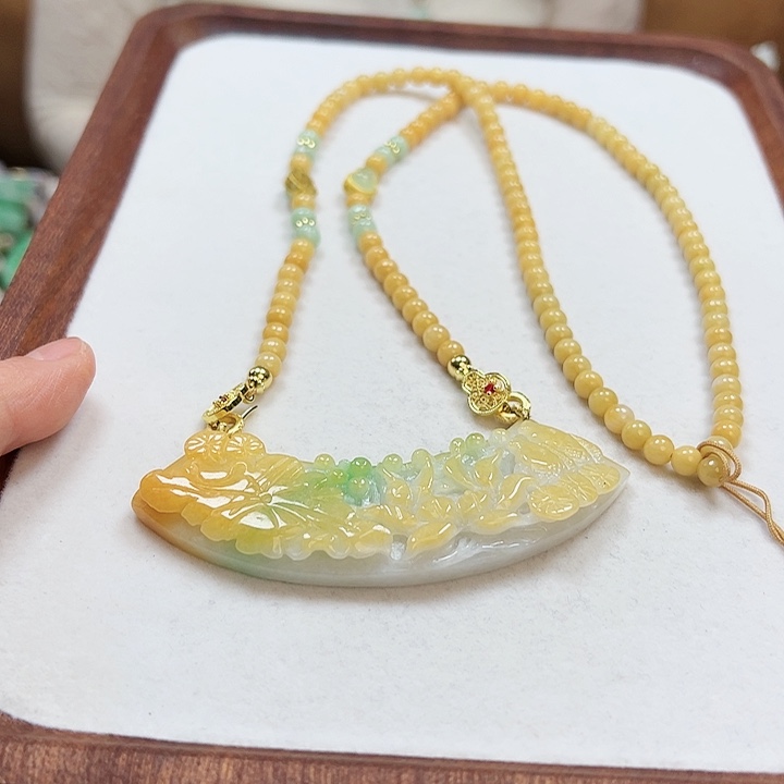 翡翠颈饰未镶嵌吊坠