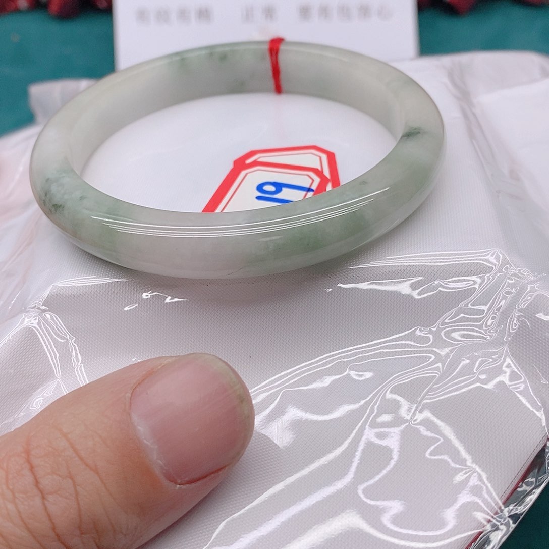 翡翠手镯未镶嵌C***郭1999999999