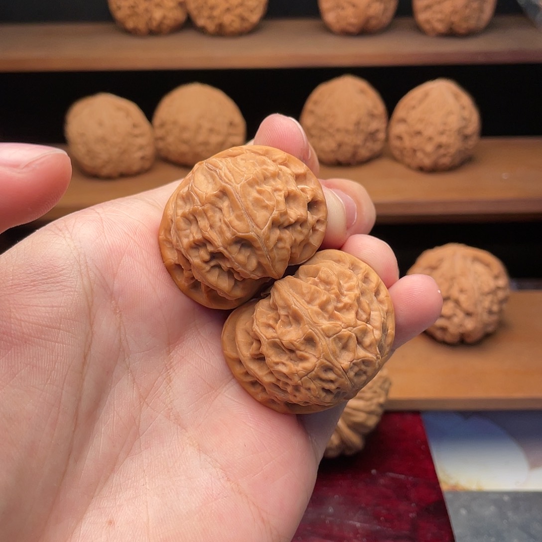 文玩核桃把件39边肚红皮桃心大肚宫灯