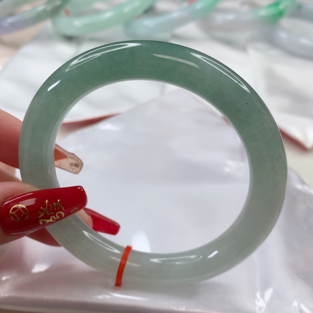 翡翠手镯未镶嵌56.1圈口