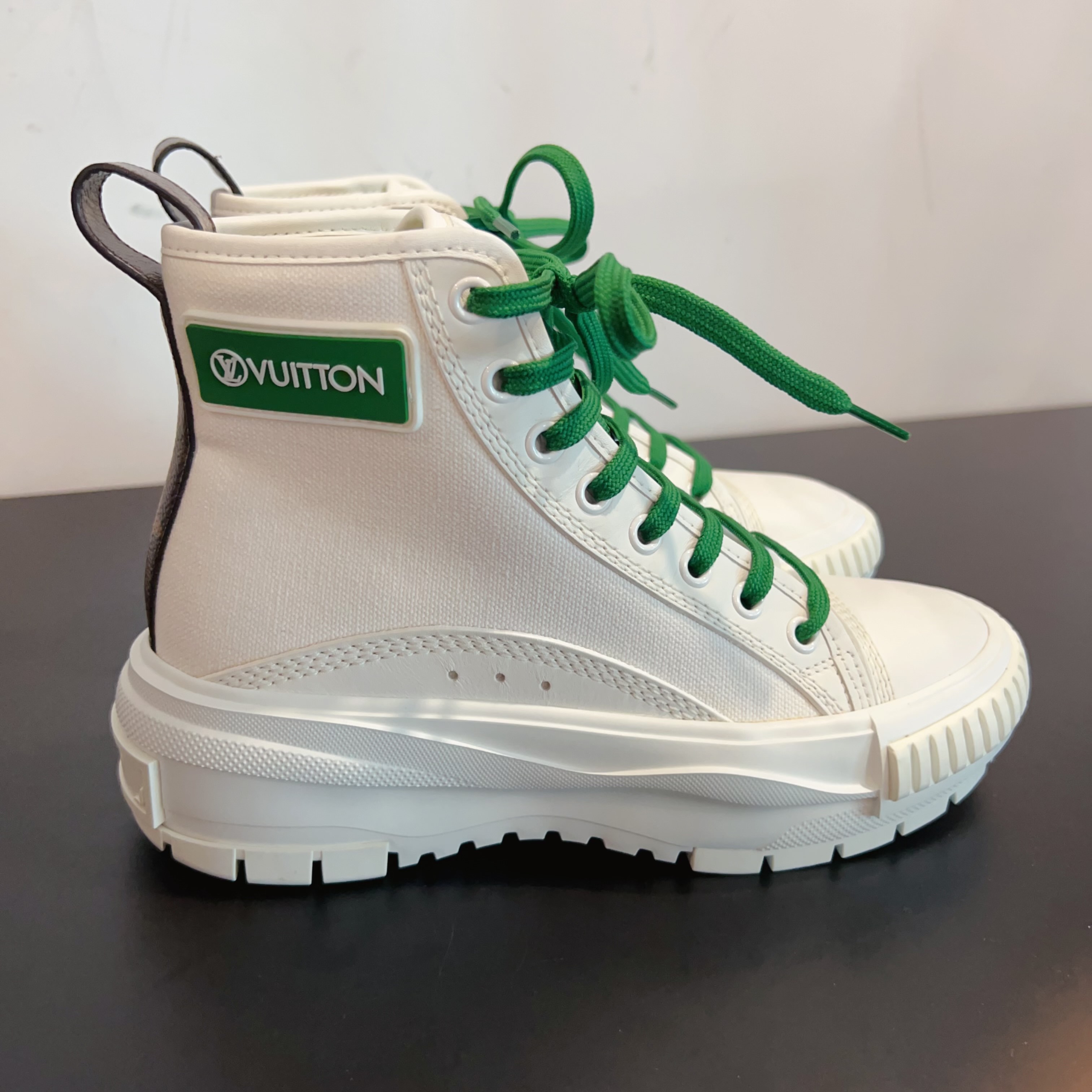 99新 LouisVuitton/路易威登 运动鞋 99新 尺码34/GSH1781 